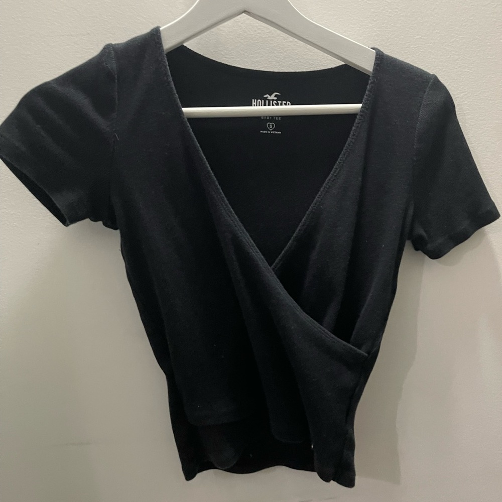 Hollister cross front crop top